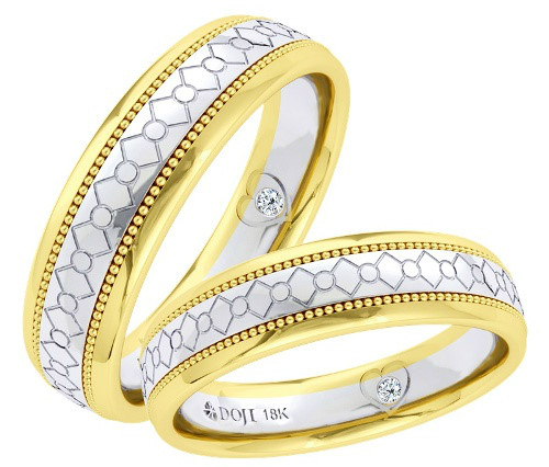 Nhẫn cưới đẹp viền vàng khắc họa tiết cầu kỳ
