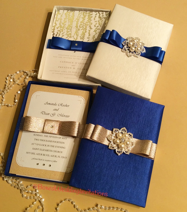 Thiệp cưới đẹp phong cách hoàng gia màu xanh navy và ánh bạc