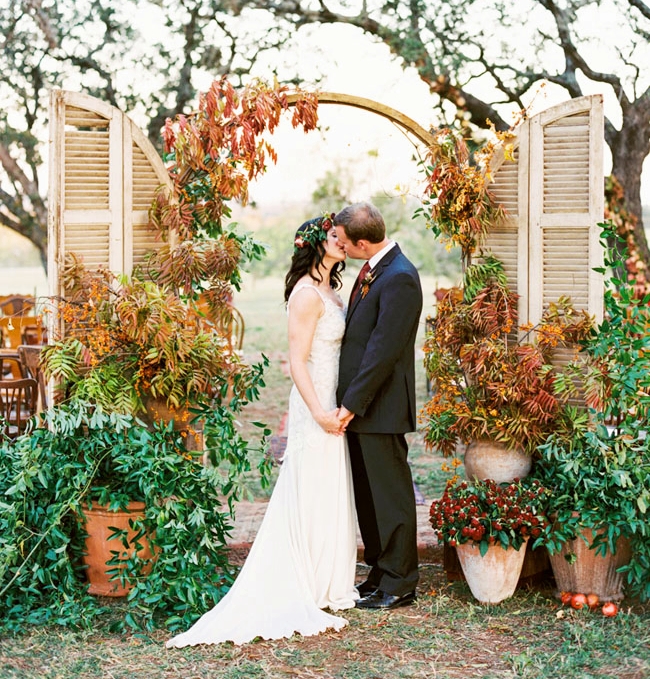 Cổng hoa cưới đẹp phong cách bohemian lãng mạn cho mùa thu