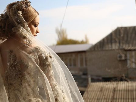 Cận cảnh váy cưới đẹp tựa nữ thần của cô dâu người Nga