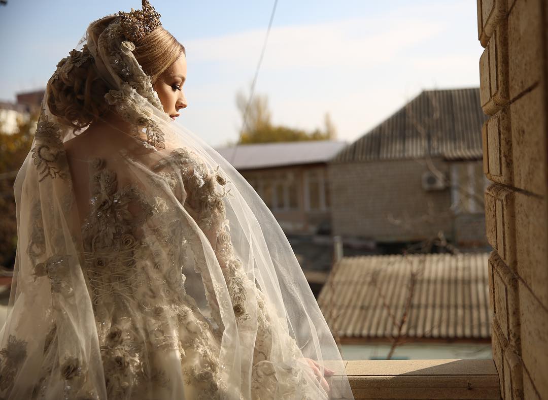 Váy cưới đẹp như nữ thần của cô dâu người Nga