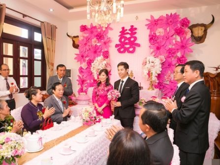 Người Việt Nam tin rằng tục đón dâu hai lần giúp hóa giải điều xấu của đám cưới