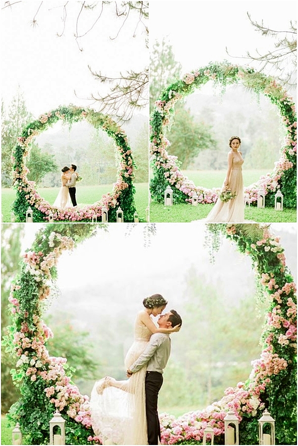 Cổng hoa cưới độc đáo là vòng tròn kết hoa phong cách cổ tích