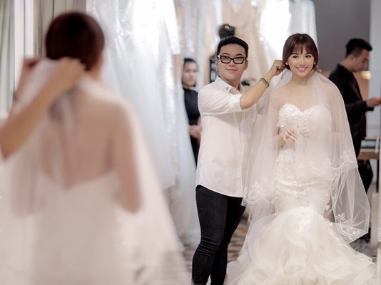 Trấn Thành - Hari Won sẽ diện 2 bộ cánh tuyệt đẹp trong hôn lễ