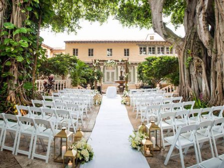 Outdoor ceremony tại khu phố mình ở