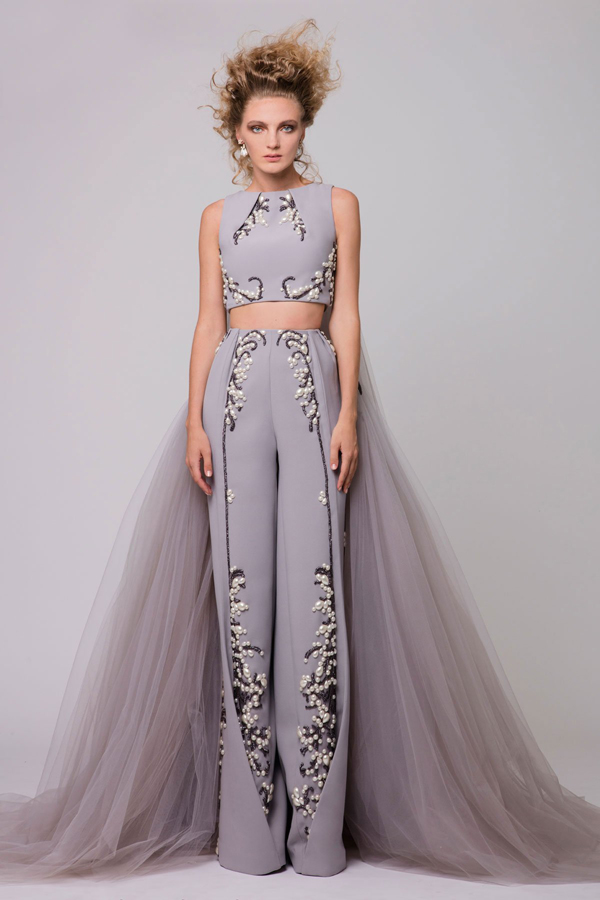 Cùng lướt qua bộ sưu tập váy cưới đẹp bồng bềnh tựa mây bay của thương hiệu thời trang đình đám Azzi&Osta với những gam màu của buổi bình minh.