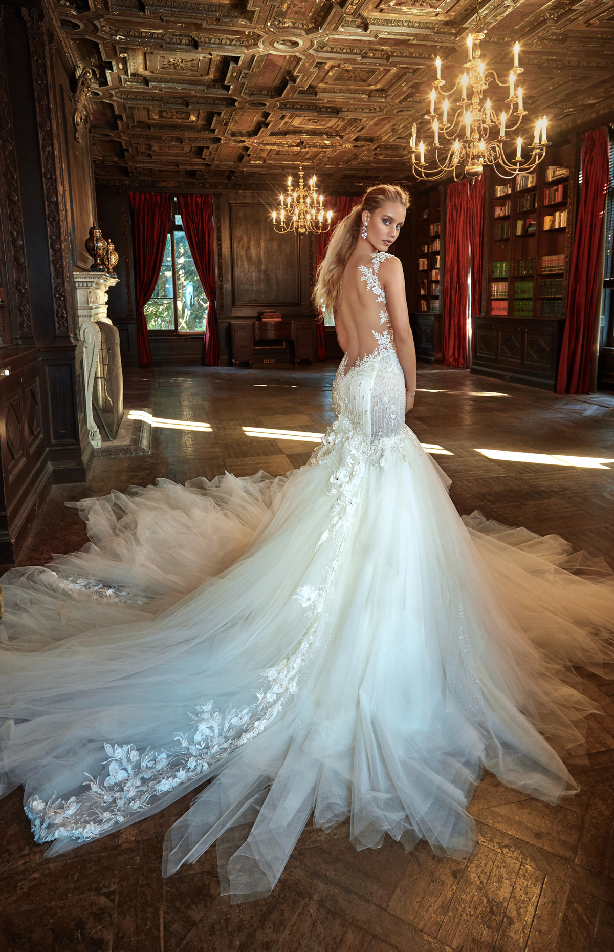 Chiêm ngưỡng bộ sưu tập váy cưới đẹp như nữ thần của thương hiệu váy cưới đình đám Galia Lahav cùng các thiết kế vô cùng tinh tế, gợi cảm và chất liệu vải sang trọng.