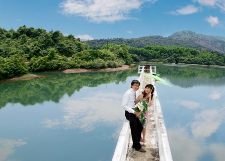 Bên anh là hạnh phúc