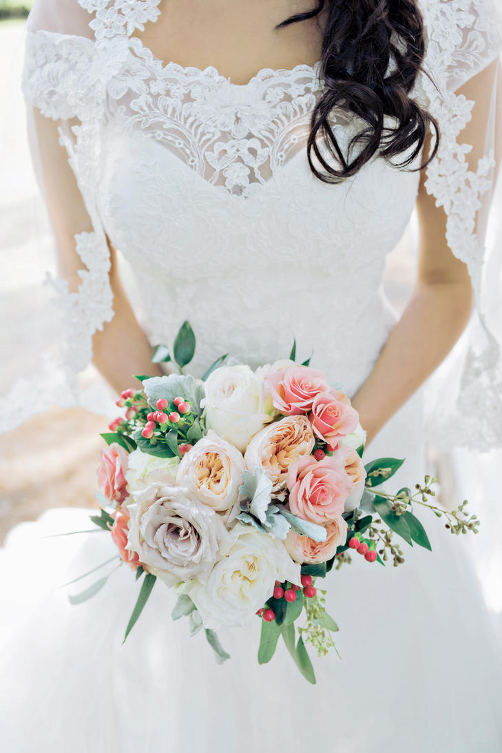 Thêm nét xinh yêu trong ngày cưới cùng những bó hoa cưới thật đẹp mang sắc trắng tinh khôi và ngọt ngào như những áng mây thơ mộng!