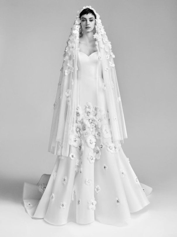 Cùng Marry tìm những mẫu khăn voan cô dâu thật ưng ý với những thiết kế váy cưới đẹp mới nhất từ tuần lễ thời trang cưới Xuân Hè 2018 (15)
