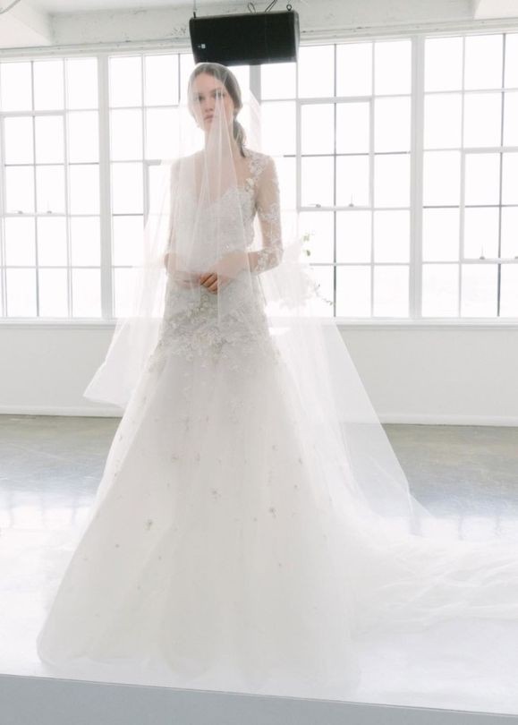 Cùng Marry tìm những mẫu khăn voan cô dâu thật ưng ý với những thiết kế váy cưới đẹp mới nhất từ tuần lễ thời trang cưới Xuân Hè 2018 (9)