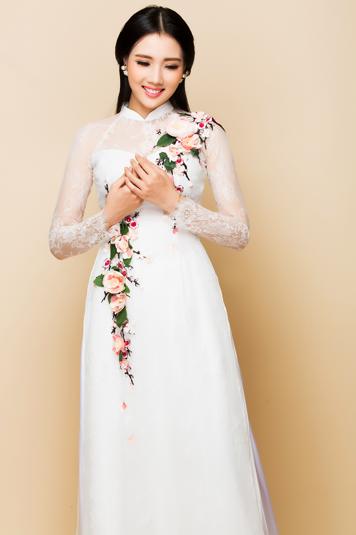 Ngày cưới ai cũng mong muốn tìm cho mình một chiếc áo dài ưng ý, hãy cùng Marry tham khảo những thiết kế áo dài mới nhất từ thương hiệu Minh Châu.