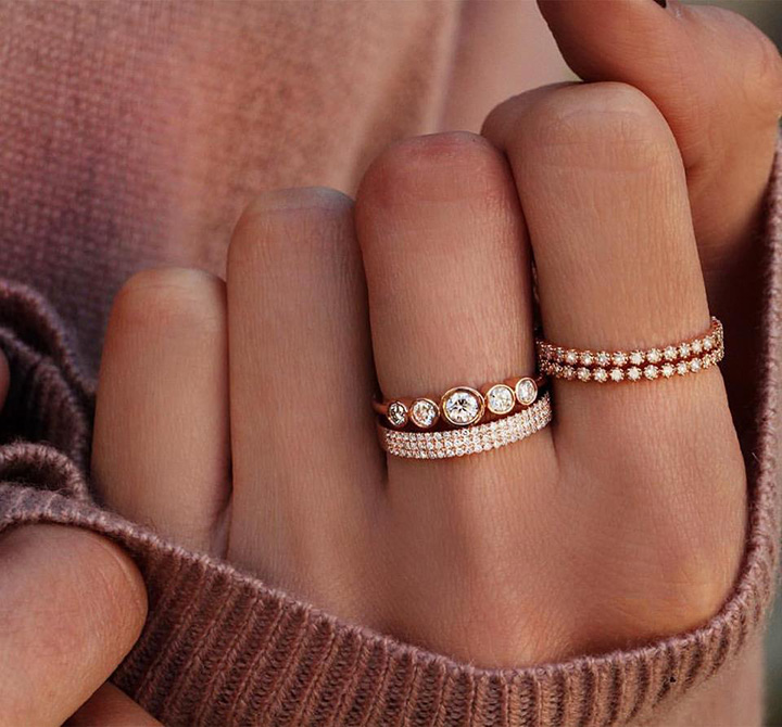 Nhẫn cưới overlay gồm nhiều chiếc nhẫn cưới đẹp được kết hợp thành một bộ sẽ là xu hướng nhẫn cưới mới nhất của năm 2017 này. Hãy cùng Marry tham khảo nhé!