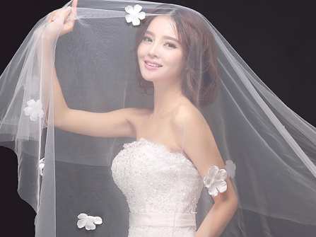 Váy cưới đẹp - Khăn voan cô dâu dài với sắc trắng cổ điển