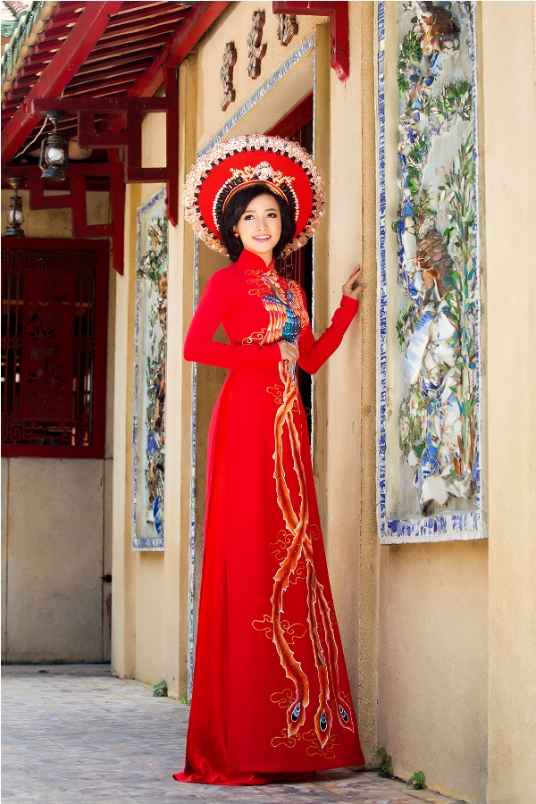 Ngày cưới của các cặp đôi Việt chẳng thể thiếu những tà áo dài cưới truyền thống, hãy cùng mỹ nhân La Bê La tham khảo những thiết kế đẹp mắt từ thương hiệu Minh Châu.