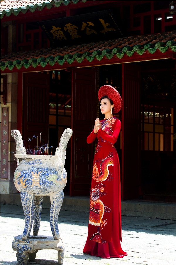 Ngày cưới của các cặp đôi Việt chẳng thể thiếu những tà áo dài cưới truyền thống, hãy cùng mỹ nhân La Bê La tham khảo những thiết kế đẹp mắt từ thương hiệu Minh Châu.