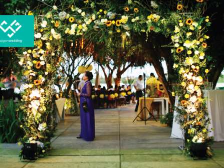 Đám cưới rustic rực rỡ trong nắng Sài Gòn