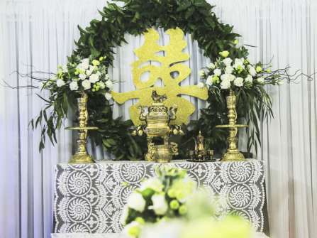 Mẫu bàn thờ gia tiên cho phong cách cưới hiện đại