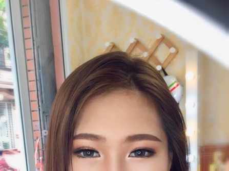 Khách hàng makeup tại Thanh Phương Beauty Academy