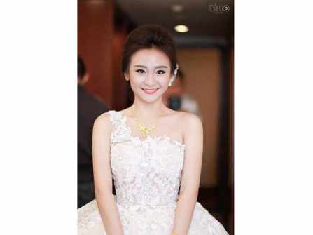 Giảm 50% váy cưới khi book makeup tại Hà Dino trong tháng 12