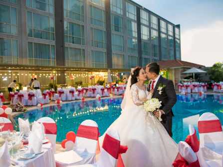 Poolside luxury wedding