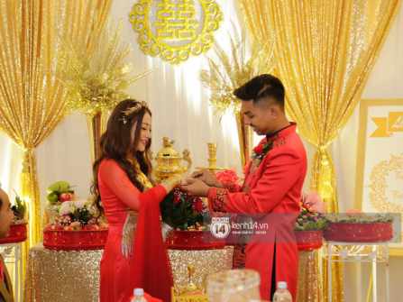 MiA diện áo dài đỏ đeo vàng đầy tay trong lễ rước dâu ở Vĩnh Long
