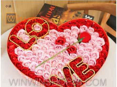 Hộp quà trái tim hoa hồng sáp 99 bông chữ LOVE V.1