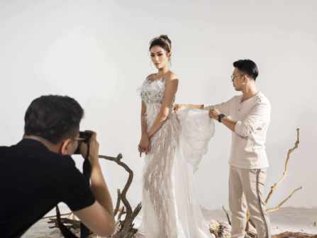Hậu trường chụp ảnh: Hé lộ hình ảnh váy cưới độc quyền của NTK Phan Anh Tuấn dành cho siêu mẫu Võ Hoàng Yến