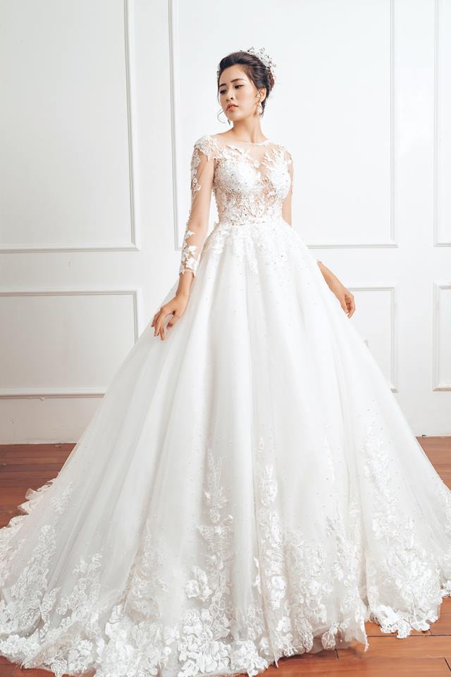 Chất liệu ren Hàn cao cấp được Camile Bridal ưa chuộng khi thiết kế những mẫu váy cưới mùa thu 2018 - 2019