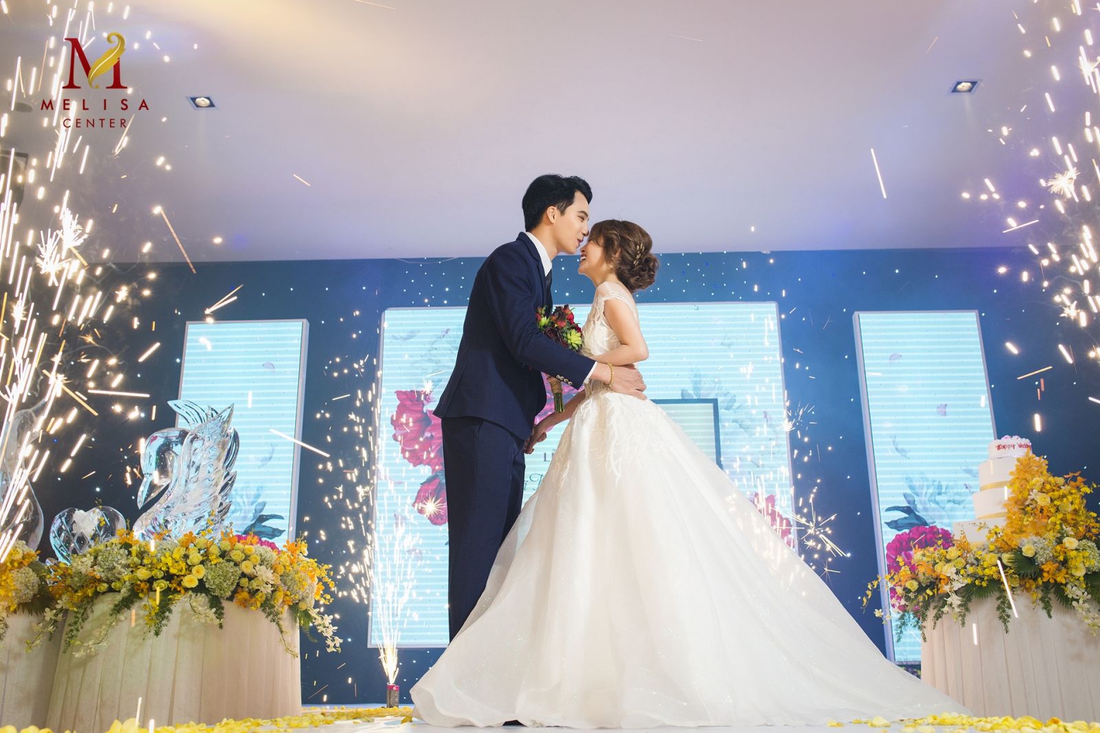 Tặng váy cưới Linh Nga trị giá 25 triệu khi đặt tiệc tháng 4 5