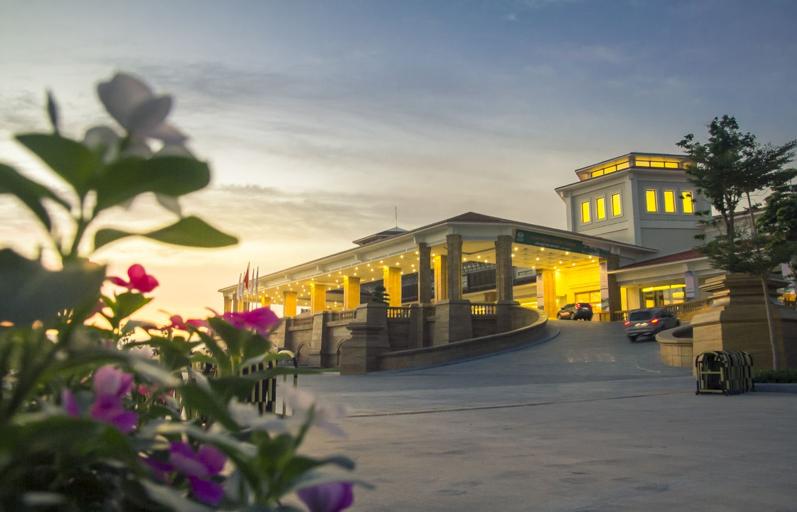 Trung tâm Hội nghị - Tiệc cưới Long Biên Palace